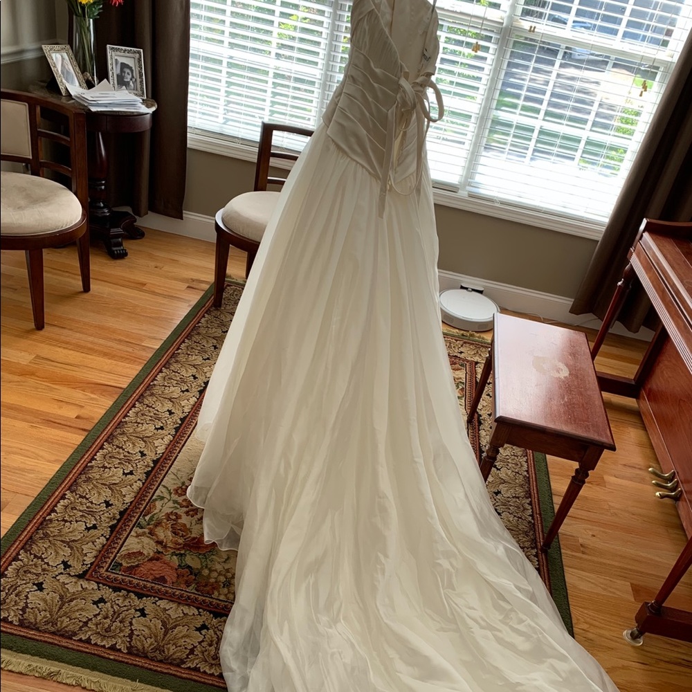 Maggie Sottero Wedding Dress (size 6) BRAND NEW